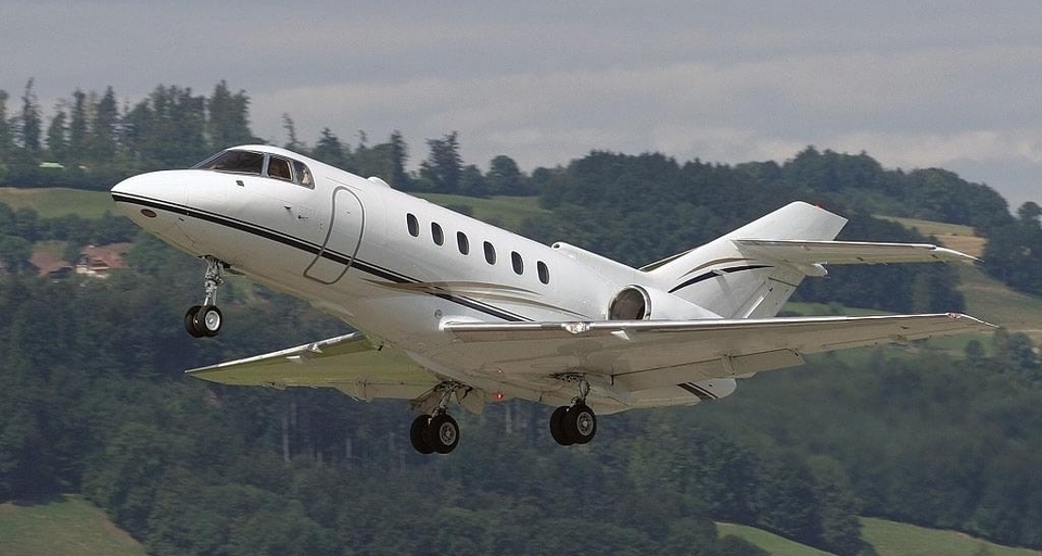 UNIQ Mid-size Jet